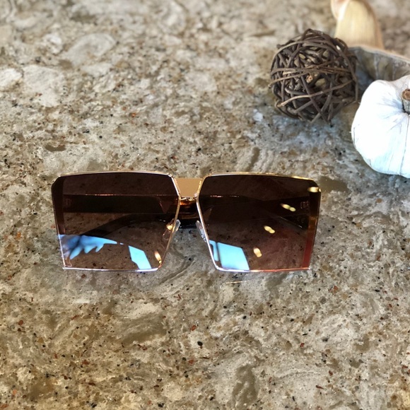 “Drea” Oversized Square Aviators Sunglasses - Picture 2 of 4